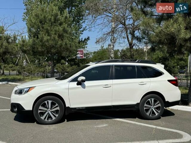 Белый Субару Аутбек, объемом двигателя 2.5 л и пробегом 190 тыс. км за 15999 $, фото 3 на Automoto.ua