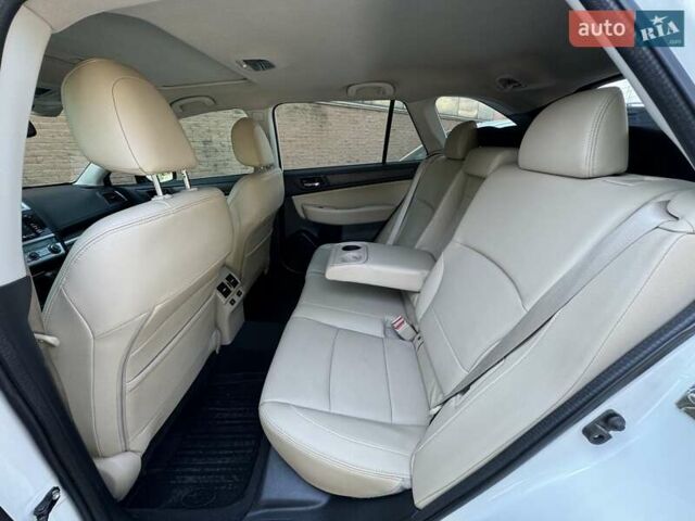 Белый Субару Аутбек, объемом двигателя 2.5 л и пробегом 190 тыс. км за 15999 $, фото 17 на Automoto.ua