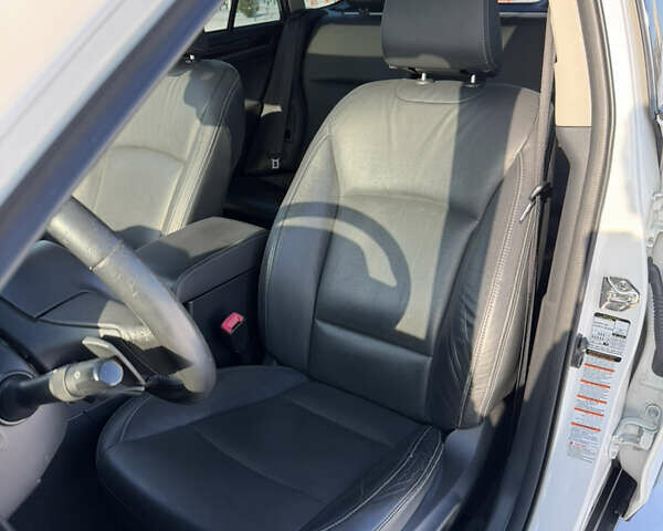 Білий Субару Аутбек, об'ємом двигуна 2 л та пробігом 138 тис. км за 13999 $, фото 24 на Automoto.ua