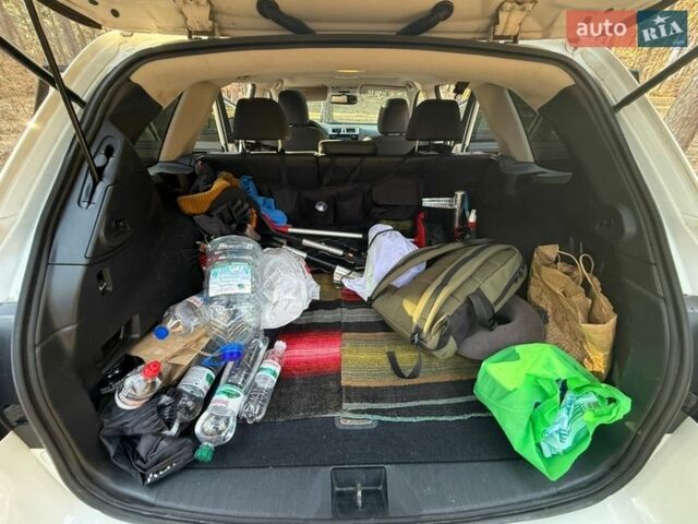 Белый Субару Аутбек, объемом двигателя 2.5 л и пробегом 160 тыс. км за 18300 $, фото 33 на Automoto.ua