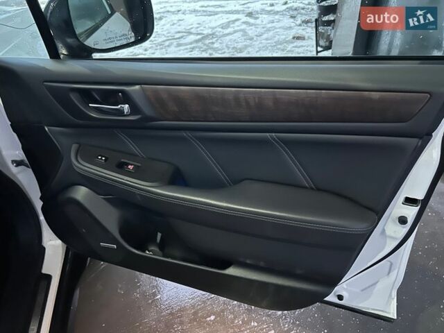 Білий Субару Аутбек, об'ємом двигуна 2.46 л та пробігом 176 тис. км за 15500 $, фото 11 на Automoto.ua