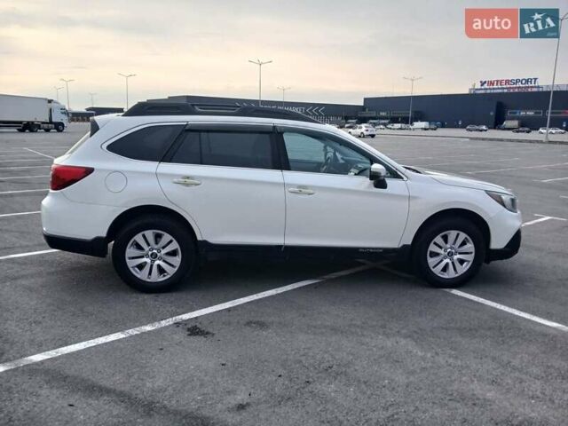 Белый Субару Аутбек, объемом двигателя 2.5 л и пробегом 170 тыс. км за 14999 $, фото 5 на Automoto.ua