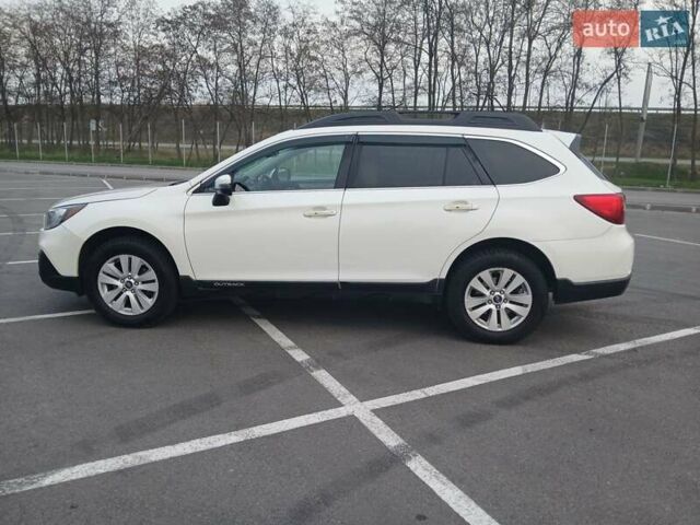 Белый Субару Аутбек, объемом двигателя 2.5 л и пробегом 170 тыс. км за 14999 $, фото 3 на Automoto.ua