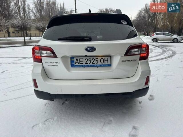 Белый Субару Аутбек, объемом двигателя 2.5 л и пробегом 177 тыс. км за 16500 $, фото 6 на Automoto.ua