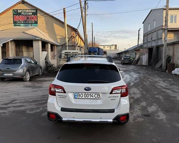 Белый Субару Аутбек, объемом двигателя 2.5 л и пробегом 188 тыс. км за 19700 $, фото 2 на Automoto.ua