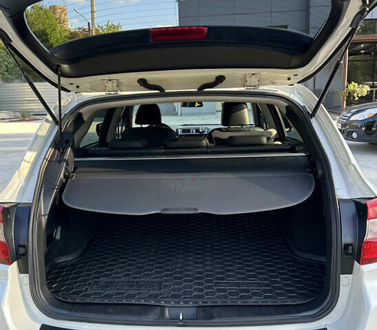 Білий Субару Аутбек, об'ємом двигуна 2.5 л та пробігом 105 тис. км за 21800 $, фото 7 на Automoto.ua