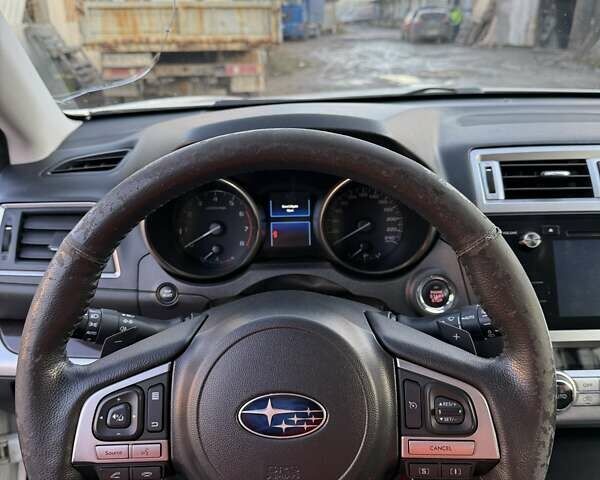 Белый Субару Аутбек, объемом двигателя 2.5 л и пробегом 188 тыс. км за 19700 $, фото 5 на Automoto.ua