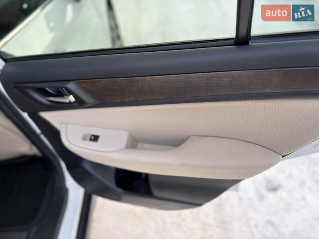 Белый Субару Аутбек, объемом двигателя 2.5 л и пробегом 173 тыс. км за 16900 $, фото 31 на Automoto.ua