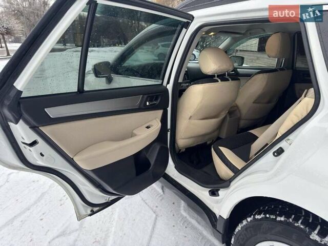 Белый Субару Аутбек, объемом двигателя 2.5 л и пробегом 177 тыс. км за 16500 $, фото 13 на Automoto.ua