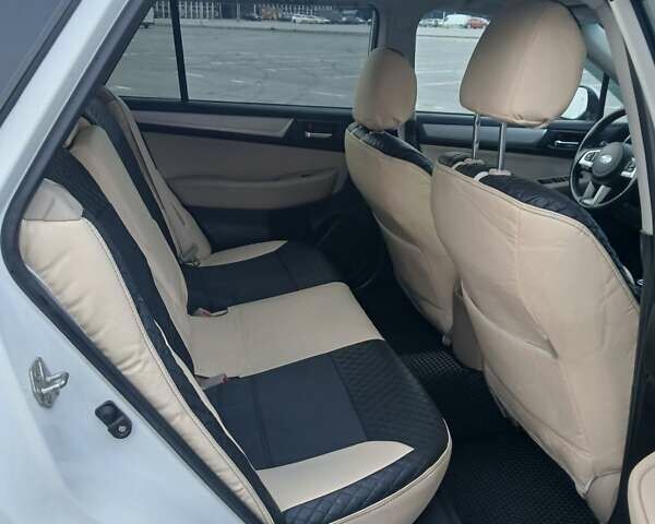 Белый Субару Аутбек, объемом двигателя 2.5 л и пробегом 170 тыс. км за 14999 $, фото 15 на Automoto.ua