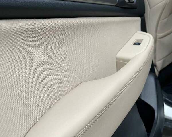 Білий Субару Аутбек, об'ємом двигуна 2.5 л та пробігом 140 тис. км за 13300 $, фото 4 на Automoto.ua