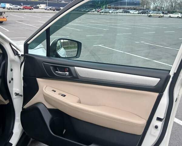 Белый Субару Аутбек, объемом двигателя 2.5 л и пробегом 163 тыс. км за 15999 $, фото 11 на Automoto.ua