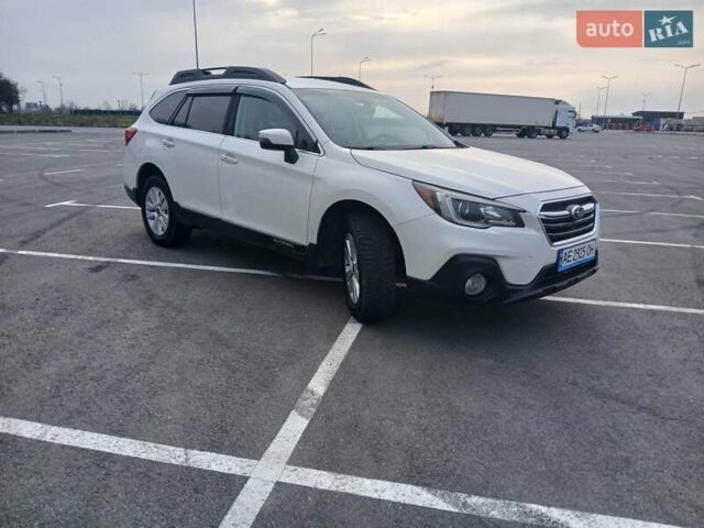 Белый Субару Аутбек, объемом двигателя 2.5 л и пробегом 170 тыс. км за 14999 $, фото 2 на Automoto.ua