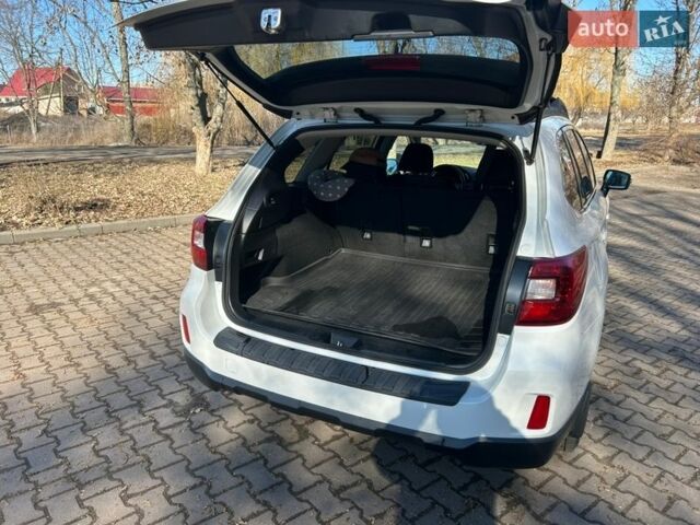 Белый Субару Аутбек, объемом двигателя 2.5 л и пробегом 119 тыс. км за 15300 $, фото 4 на Automoto.ua