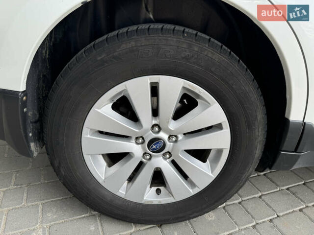 Білий Субару Аутбек, об'ємом двигуна 2.5 л та пробігом 141 тис. км за 16500 $, фото 7 на Automoto.ua