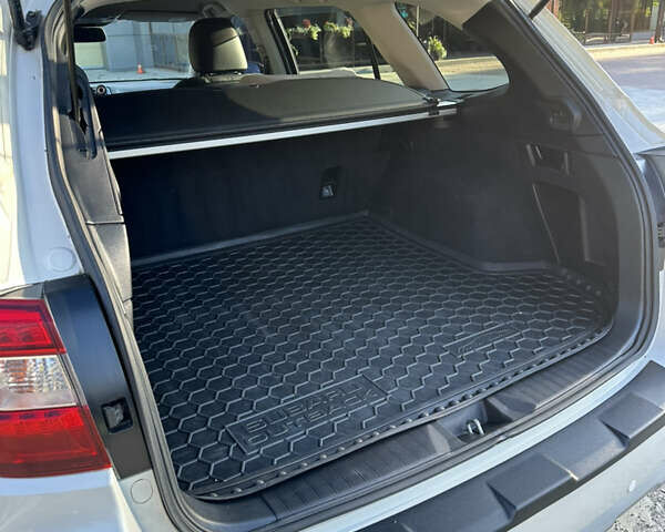 Білий Субару Аутбек, об'ємом двигуна 2.5 л та пробігом 105 тис. км за 20900 $, фото 23 на Automoto.ua