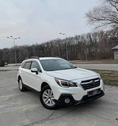 Белый Субару Аутбек, объемом двигателя 2.5 л и пробегом 182 тыс. км за 15400 $, фото 4 на Automoto.ua