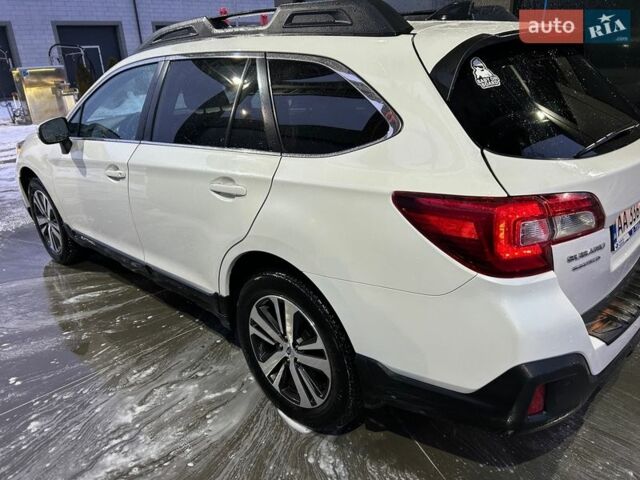 Білий Субару Аутбек, об'ємом двигуна 2.46 л та пробігом 176 тис. км за 15500 $, фото 10 на Automoto.ua