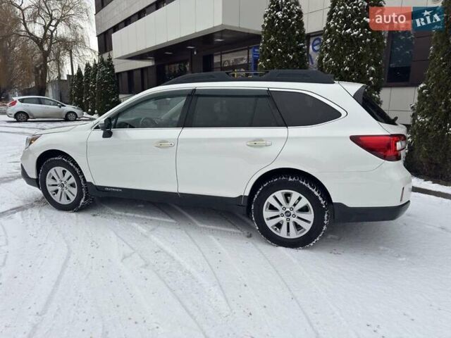 Белый Субару Аутбек, объемом двигателя 2.5 л и пробегом 177 тыс. км за 16500 $, фото 2 на Automoto.ua