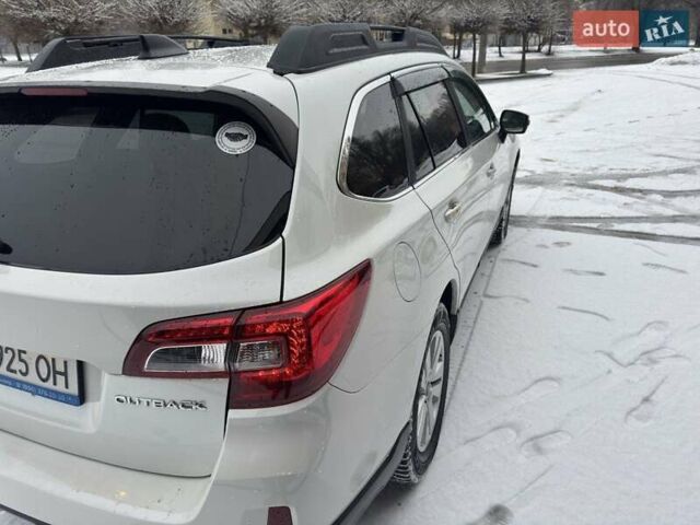 Белый Субару Аутбек, объемом двигателя 2.5 л и пробегом 177 тыс. км за 16500 $, фото 5 на Automoto.ua