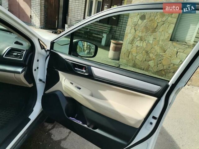Белый Субару Аутбек, объемом двигателя 2.5 л и пробегом 190 тыс. км за 15000 $, фото 10 на Automoto.ua