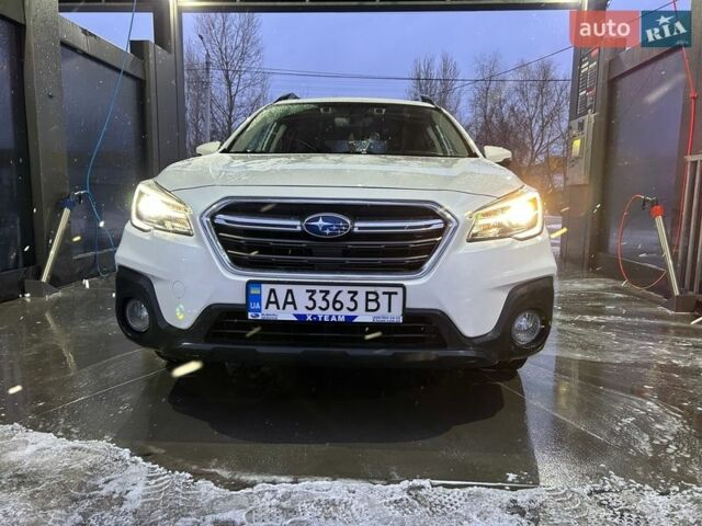 Білий Субару Аутбек, об'ємом двигуна 2.46 л та пробігом 176 тис. км за 15500 $, фото 4 на Automoto.ua