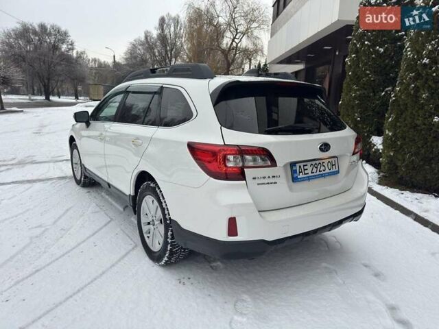 Белый Субару Аутбек, объемом двигателя 2.5 л и пробегом 177 тыс. км за 16500 $, фото 4 на Automoto.ua