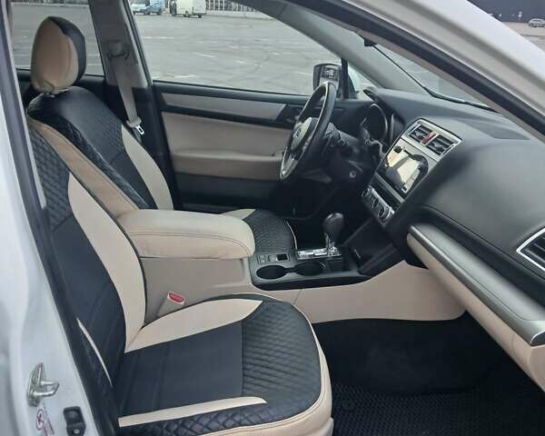 Белый Субару Аутбек, объемом двигателя 2.5 л и пробегом 170 тыс. км за 14999 $, фото 16 на Automoto.ua