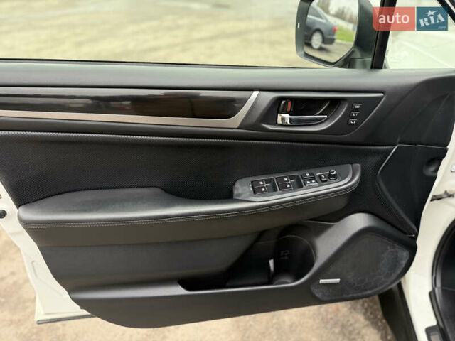 Белый Субару Аутбек, объемом двигателя 2 л и пробегом 263 тыс. км за 15200 $, фото 14 на Automoto.ua