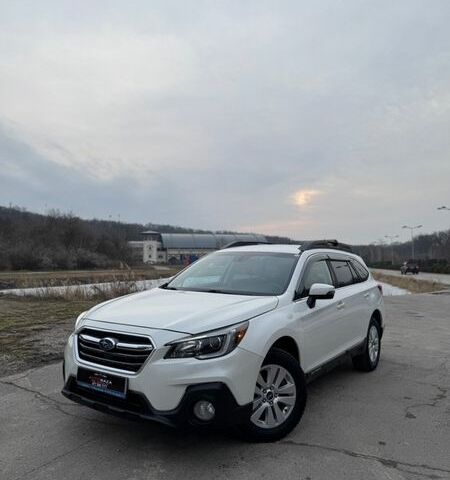 Белый Субару Аутбек, объемом двигателя 2.5 л и пробегом 182 тыс. км за 15400 $, фото 1 на Automoto.ua