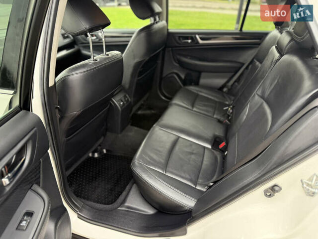 Белый Субару Аутбек, объемом двигателя 2 л и пробегом 263 тыс. км за 15200 $, фото 25 на Automoto.ua