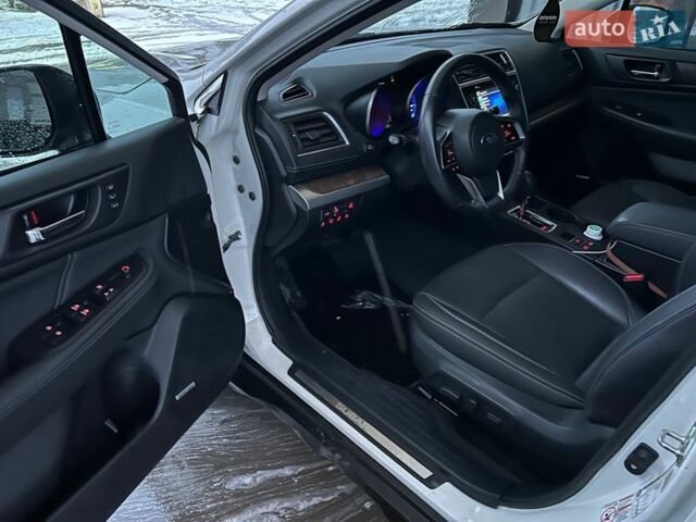 Білий Субару Аутбек, об'ємом двигуна 2.46 л та пробігом 176 тис. км за 15500 $, фото 2 на Automoto.ua