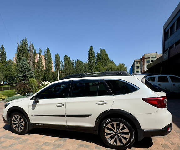 Білий Субару Аутбек, об'ємом двигуна 2.5 л та пробігом 105 тис. км за 20900 $, фото 6 на Automoto.ua