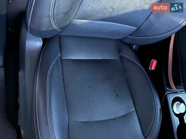 Білий Субару Аутбек, об'ємом двигуна 2.46 л та пробігом 176 тис. км за 15500 $, фото 9 на Automoto.ua