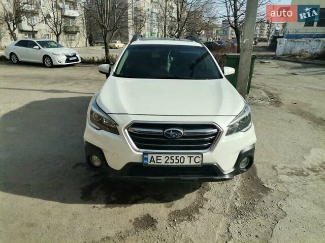 Белый Субару Аутбек, объемом двигателя 2.5 л и пробегом 190 тыс. км за 15000 $, фото 8 на Automoto.ua