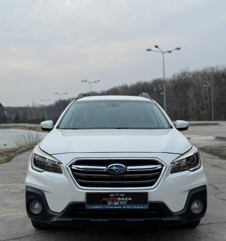 Белый Субару Аутбек, объемом двигателя 2.5 л и пробегом 182 тыс. км за 15400 $, фото 6 на Automoto.ua