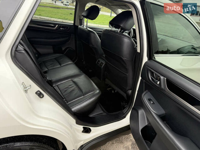 Белый Субару Аутбек, объемом двигателя 2 л и пробегом 263 тыс. км за 15200 $, фото 32 на Automoto.ua