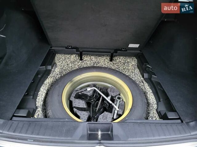 Белый Субару Аутбек, объемом двигателя 2.5 л и пробегом 99 тыс. км за 21200 $, фото 5 на Automoto.ua