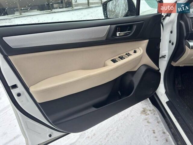 Белый Субару Аутбек, объемом двигателя 2.5 л и пробегом 177 тыс. км за 16500 $, фото 14 на Automoto.ua