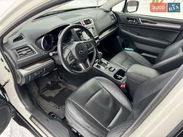 Белый Субару Аутбек, объемом двигателя 2.5 л и пробегом 126 тыс. км за 18700 $, фото 7 на Automoto.ua