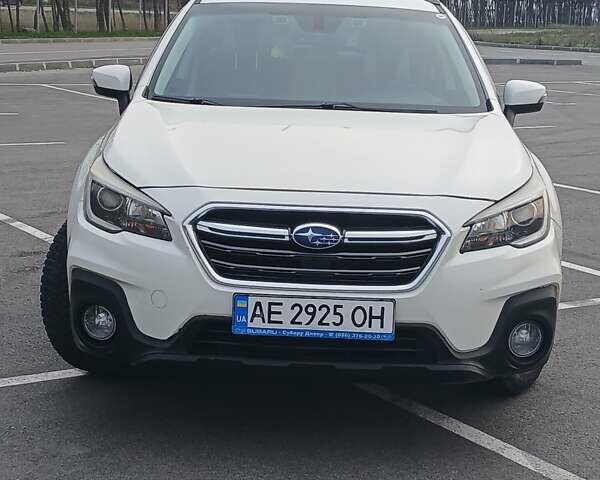 Белый Субару Аутбек, объемом двигателя 2.5 л и пробегом 170 тыс. км за 14999 $, фото 1 на Automoto.ua