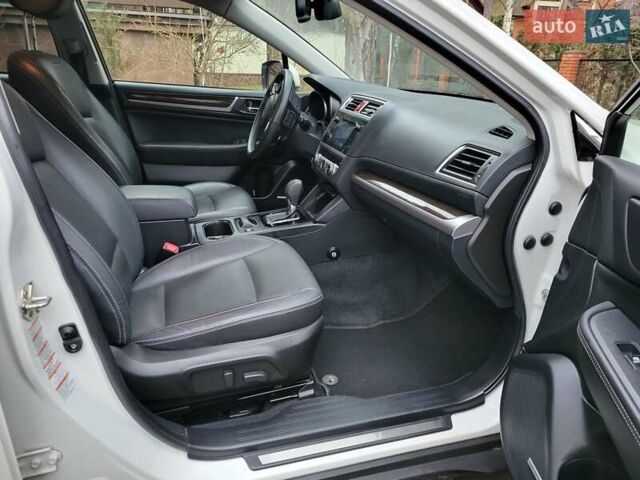 Белый Субару Аутбек, объемом двигателя 2.5 л и пробегом 99 тыс. км за 21200 $, фото 7 на Automoto.ua