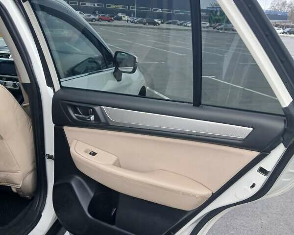 Белый Субару Аутбек, объемом двигателя 2.5 л и пробегом 163 тыс. км за 15999 $, фото 12 на Automoto.ua