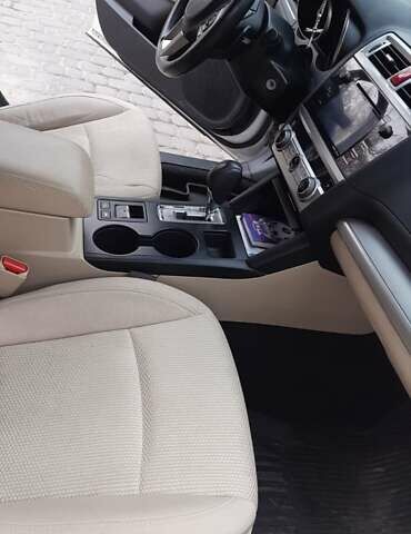 Білий Субару Аутбек, об'ємом двигуна 2.5 л та пробігом 140 тис. км за 13300 $, фото 10 на Automoto.ua