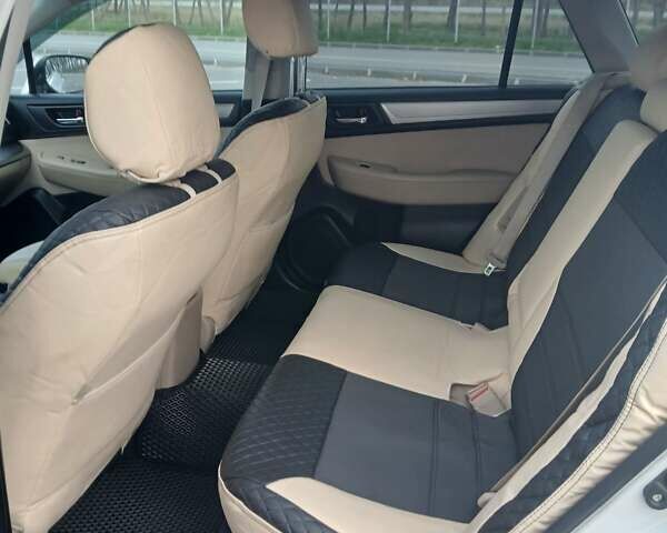 Белый Субару Аутбек, объемом двигателя 2.5 л и пробегом 170 тыс. км за 14999 $, фото 14 на Automoto.ua