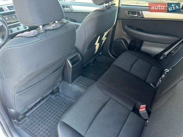 Белый Субару Аутбек, объемом двигателя 2.5 л и пробегом 119 тыс. км за 15300 $, фото 8 на Automoto.ua