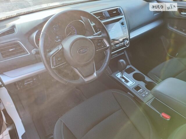 Білий Субару Аутбек, об'ємом двигуна 2.46 л та пробігом 45 тис. км за 19500 $, фото 2 на Automoto.ua