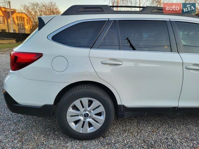 Белый Субару Аутбек, объемом двигателя 2.5 л и пробегом 105 тыс. км за 14999 $, фото 8 на Automoto.ua