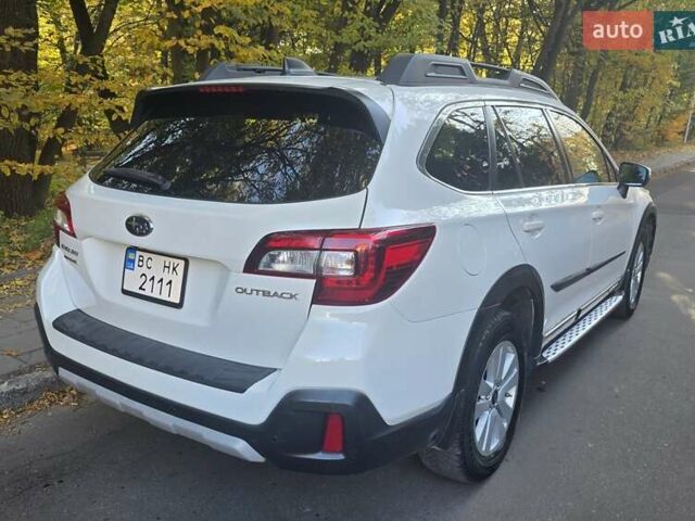 Белый Субару Аутбек, объемом двигателя 2.5 л и пробегом 116 тыс. км за 18900 $, фото 5 на Automoto.ua