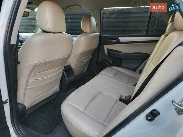 Белый Субару Аутбек, объемом двигателя 2.5 л и пробегом 105 тыс. км за 14999 $, фото 14 на Automoto.ua